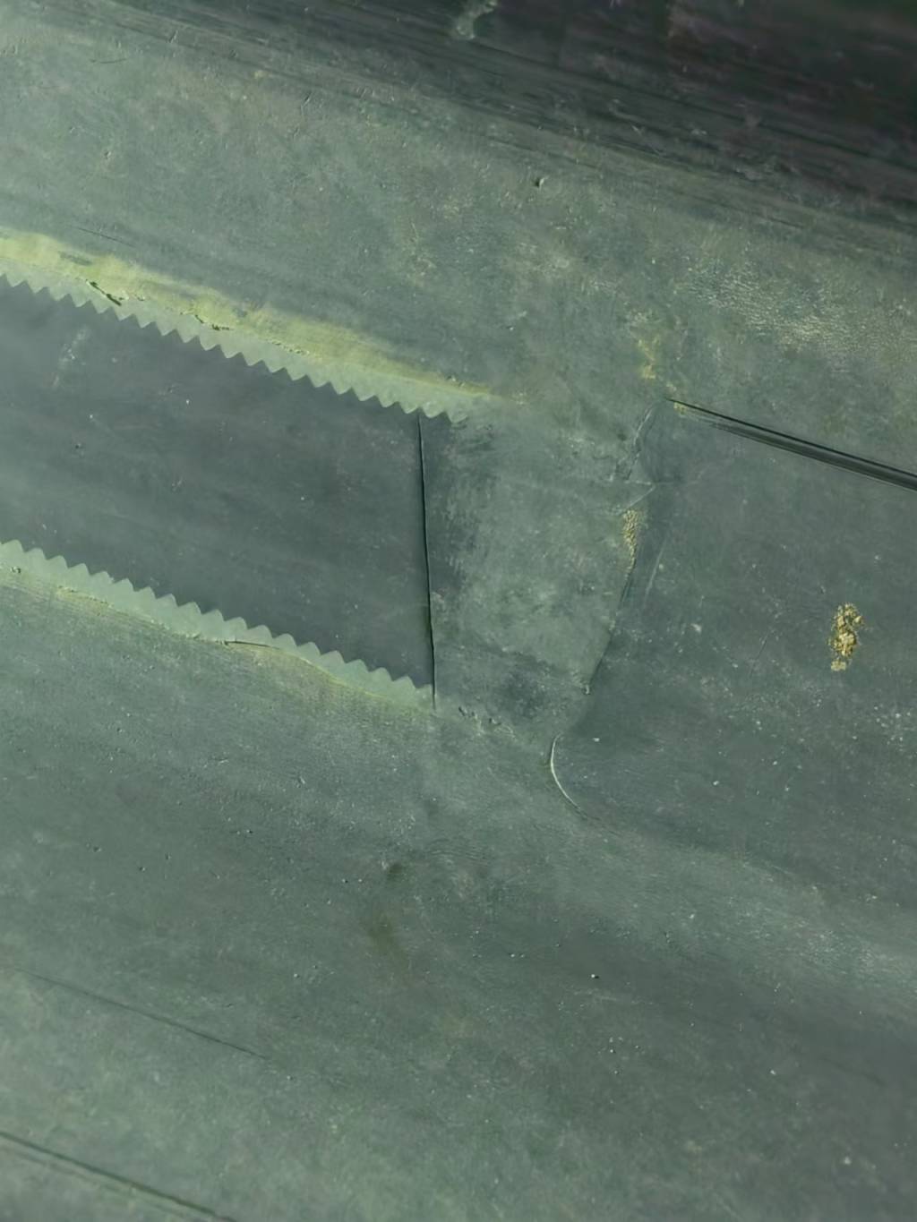 Pse shqyejnë rripat e transportuesit? Si mund të riparohen pas shqyer?